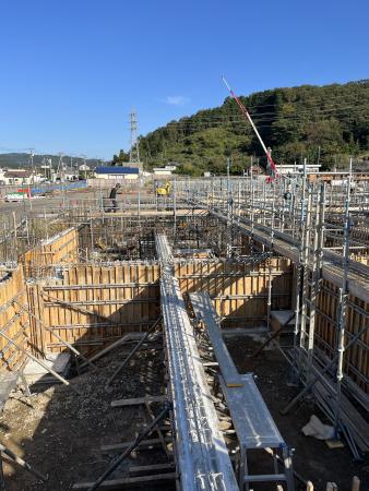 基礎部分の配筋、型枠組立