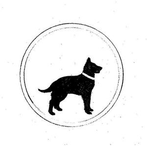 白黒で描かれた首輪をつけた犬のイラスト